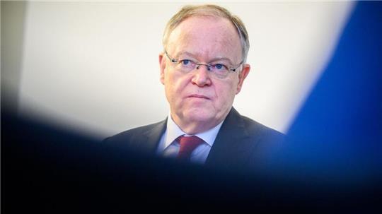 Ministerpräsident Weil hält eine Wiederherstellung der Wettbewerbsfähigkeit für notwendig. (Archivbild)