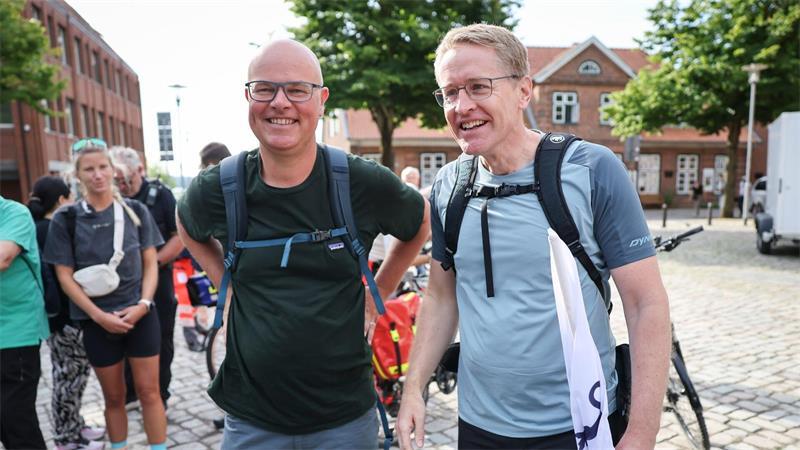 Günther sucht zum Landesgeburtstag Kontakt zum Volk Ministerpräsident und Umweltminister vor dem Start der ersten Wanderetappe.
