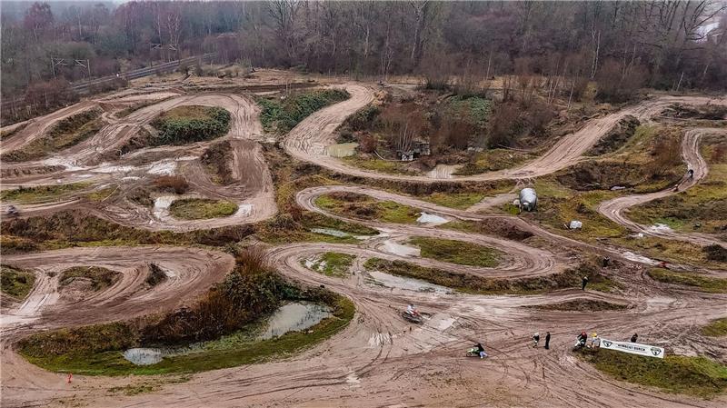 Mio liebt das Motocrossfahren und ist regelmäßig auf der Anlage in Reesdorf.