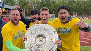 "Mir geht es bestens. Schließlich haben wir vorzeitig die Meisterschaft gewonnen und sind in die Bezirksliga aufgestiegen." Malte Pfeiffer, Torwart beim Buxtehuder SV, am Sonntag, 4. April 2026.