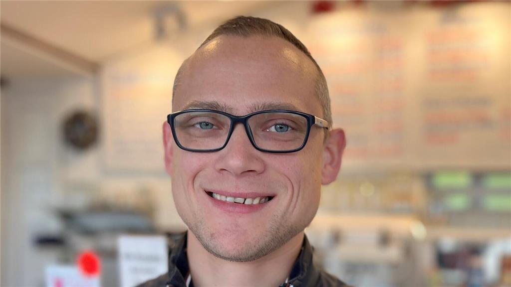 "Mir geht es gut. Ich freu' mich über den fangfrischen Stint aus der Elbe."  Jul...