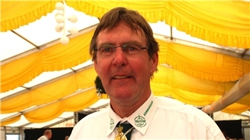 „Mir geht es gut, denn ich freue mich, dass wir zum Start in die Schützensaison so schönes Wetter haben.“ Uwe Vollmers, Vizepräsident Schützenverein Wiepenkathen, am 4. Mai 2026