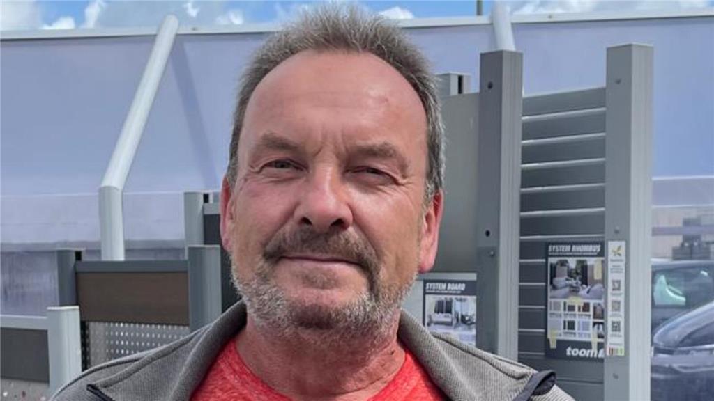 „Mir geht es gut, ich habe gerade im Baumarkt für ein paar Projekte eingekauft.“...