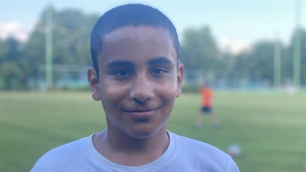 „Mir geht es gut, weil ich heute mit meinen Fußballfreunden Eis essen war.“  Ism...