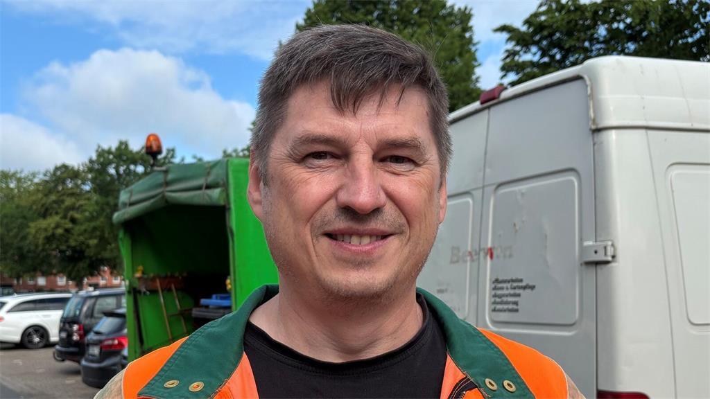 "Mir geht es immer gut. Ich mache meinen Job gerne."  Iurii Shikunov von den Kom...