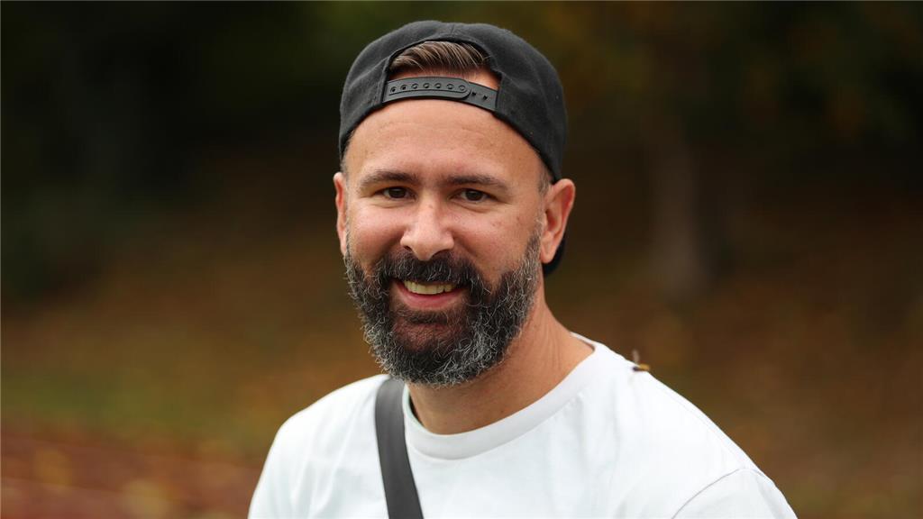 "Mir geht es immer gut. Vor allem beim Fotografieren. Heute beim Fußball. Ich ve...