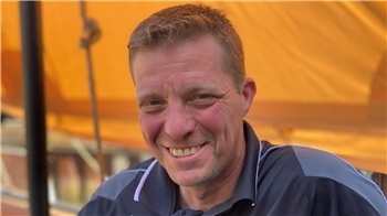 „Mir geht es natürlich super, wo ich hier so bei schönem Wetter auf dem Ewer Margareta arbeiten darf.“Marco Moje, Metallbauer aus Horneburg, am Mittwoch, 27. Mai 2026