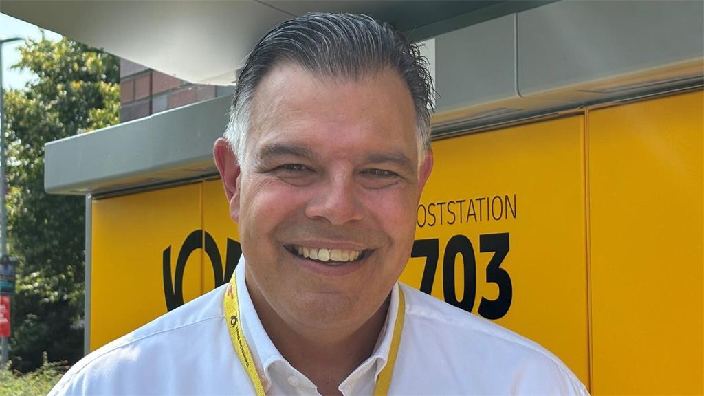 "Mir geht es sehr gut. Nach meinem Urlaub habe ich heute eine neue Poststation i...