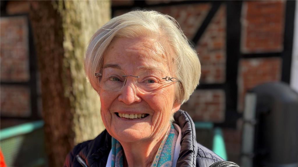 "Mir geht's besoners gut, weil mich eine liebe Freundin besucht. Wir kennen uns ...