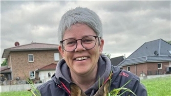 "Mir geht's gut, weil es einfach schön ist mit so einem super Team den Tag zu starten und Kitzen zu helfen." Sandra Tsilikis, von der Wildtierrettung Auetal, am Donnerstag, 18. Juni 2026.