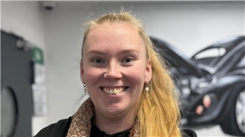 „Mir geht’s gut, weil ich Freude an meinem Job hab.“ Merle Thielker von der Werkstatt Dieselscheune in Harsefeld am Montag, 12. Januar 2026.