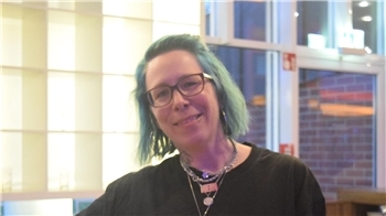 „Mir geht's hervorragend. Ich habe einen Beruf, den ich liebe und bin jeden Tag von kreativen Menschen und Musik umgeben.”Nova Günther aus Köln, Touring Crew von Michael Schulte, am Freitag, 30. April 2026.