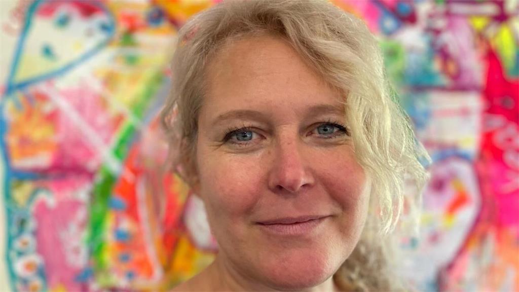 „Mir geht’s super. Ich hatte gerade meine dritte Gruppenausstellung und bin bege...