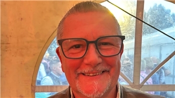 "Mir geht's super, weil wir so vielen Menschen mit unserem Oktoberfest eine Freude machen."Stephan Perbandt, 2. Vorsitzender des Vereins Insel im Moor, am 6. Oktober 2025.