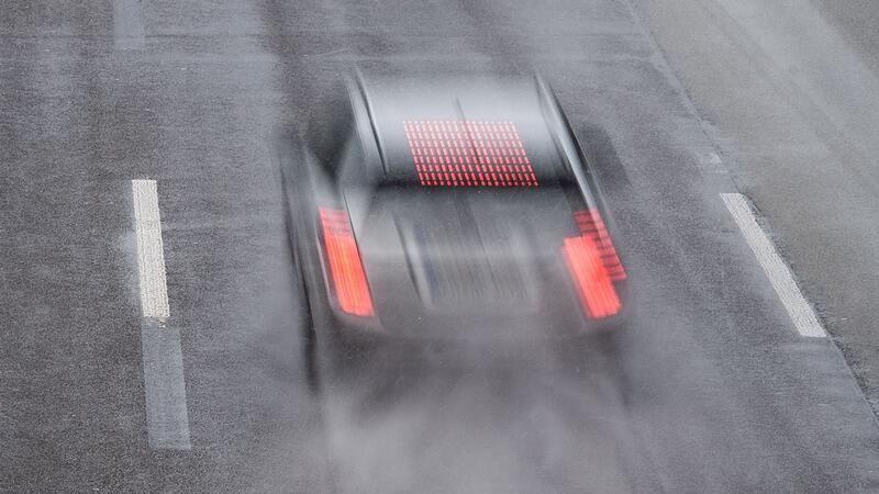 Mir rasender Geschwindigkeit unterwegs - ohne Führerschein und unter Drogeneinfluss. (Symbolbild)