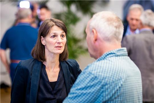Miriam Staudte (Bündnis 90/Die Grünen, l) spricht bei einem Termin.