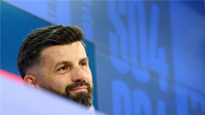 Fußball im Klopp-Style: Muslic startet bei „Gigant“ Schalke Miron Muslic hat sich offiziell auf Schalke vorgestellt.