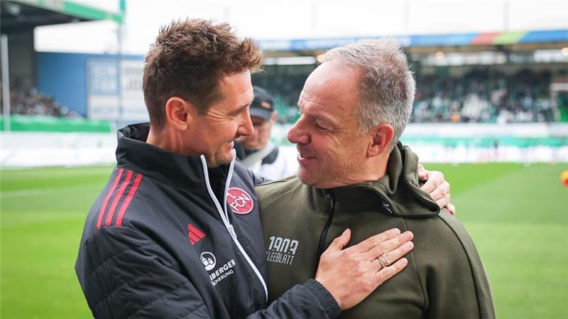 Miroslav Klose (links) und Alexander Zorniger stehen sich erstmals als Trainer gegenüber.