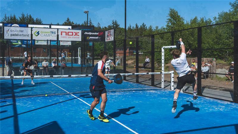 Mischung aus Tennis und Squash: Padel-Tennis ist ein echter Trendsport.