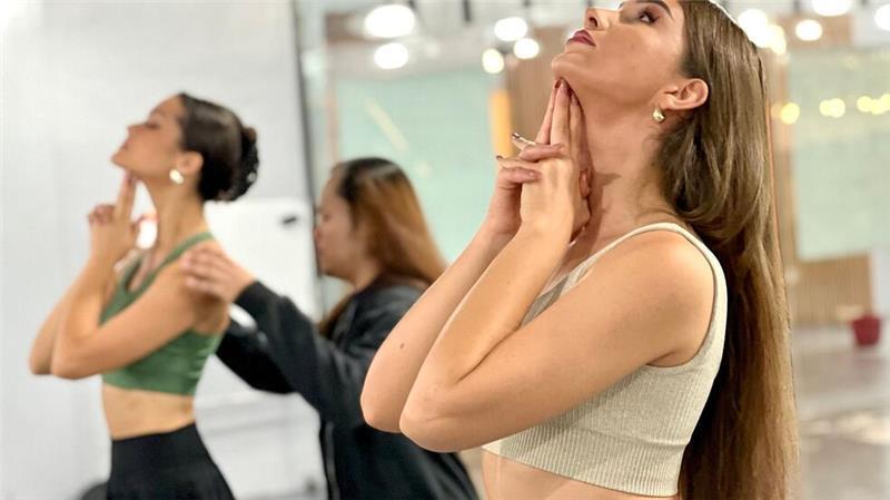 Miss Deutschland in Manila: Wo die Königinnen Laufen lernen Miss Deutschland Celina Weil ist für ein einwöchiges Training in das Camp in Manila gereist.