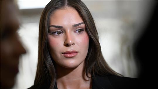 Miss Finnland Sarah Dzafce hat ihren Titel und ihre Krone verloren.