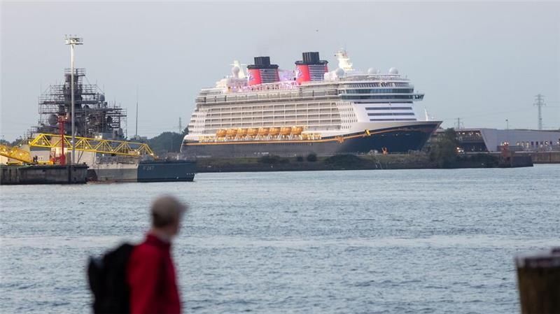 Kreuzfahrt-Boom: Hamburg stellt Rekord auf Mit 1,3 Millionen Passagieren bei 266 Anläufen wurde 2024 der Rekordwert aus dem Vorjahr noch einmal übertroffen.