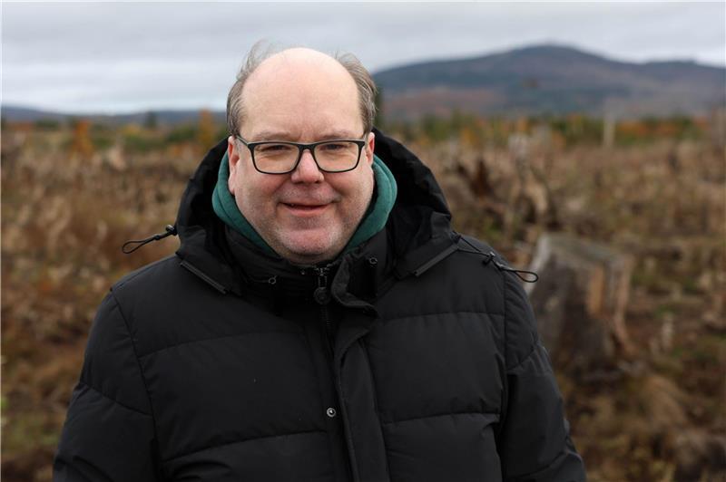 Mit 14,5 Prozent der Zweitstimmen waren Christian Meyers Grüne bei der letzten Landtagswahl drittstärkste Kraft hinter SPD und CDU und verbuchten damit ihr Rekordergebnis bei Landtagswahlen. Das Parlament wird im Rot-Grün regierten Bundesland das nächste Mal im Herbst 2027 gewählt.