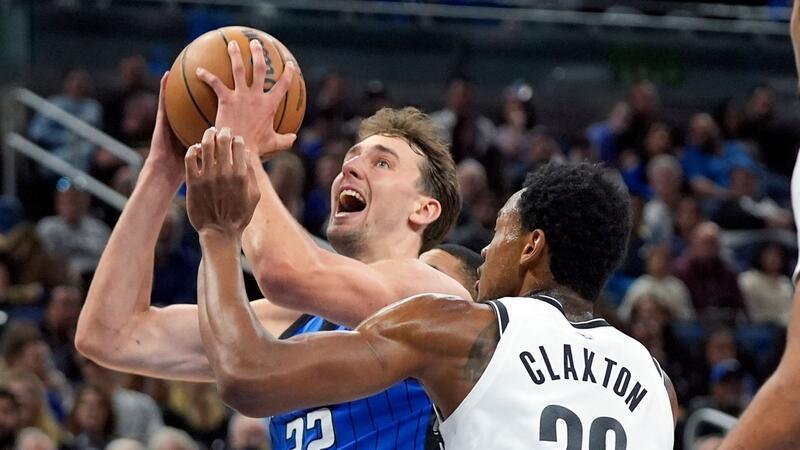 NBA: Wagner-Brüder gewinnen mit Orlando gegen Schröders Nets Mit 21 Punkten war Franz Wagner beim 108:81 in Orlando erfolgreichster Werfer.