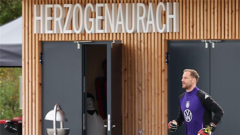 Die Kür im Klassiker? DFB-Elf mit Rückenwind gegen Holland Mit 34 Jahren Debütant: Oliver Baumann bekommt seinen ersten DFB-Einsatz.