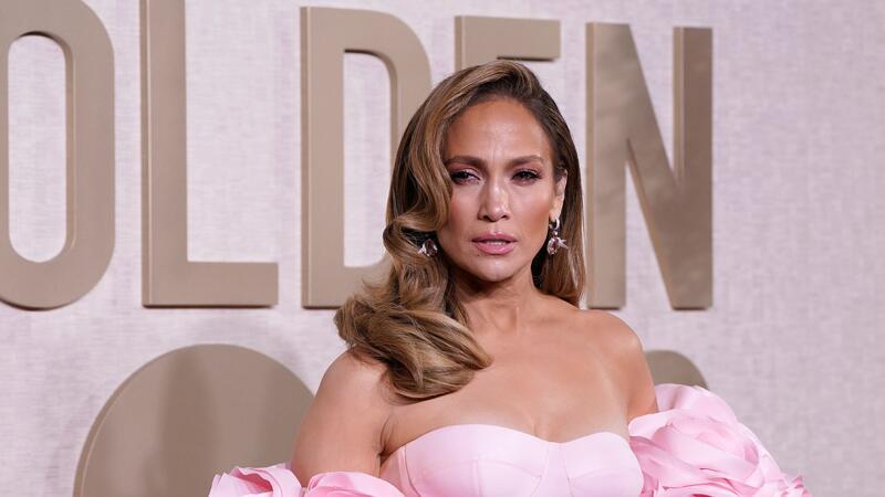Jennifer Lopez stellt Trailer für „This is Me ... Now“ vor Mit 54 Jahren ist Jennifer Lopez angesagter denn je: Auf Instagram folgen ihr mehr als 250 Millionen Menschen.