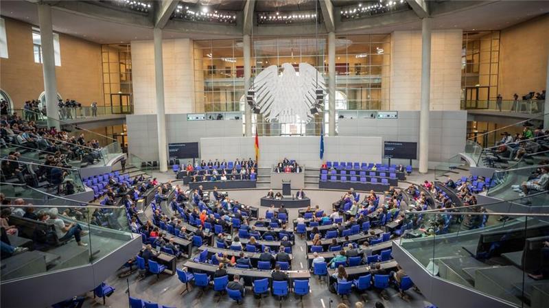 Mit 733 Bundestagsabgeordneten hat Deutschland das größte frei gewählte Parlament weltweit. Das ändert sich jetzt.