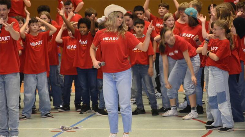 Mit Ausschnitten aus dem Musical Mary Poppins verzauberten die Darsteller das Publikum.