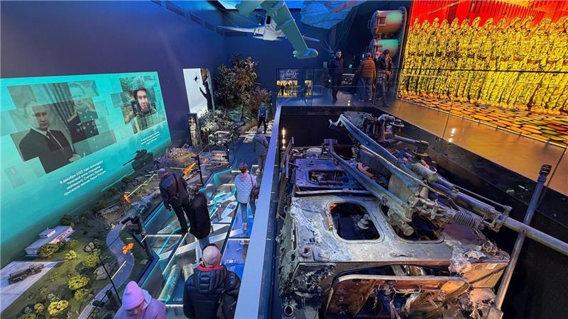 Mit Ausstellungen zum Angriffskrieg gegen die Ukraine will Russlands Machtapparat auch Akzeptanz schaffen für die Soldaten, die wieder in die Gesellschaft zurückkehren.