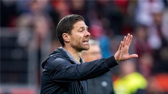 Mit Bayer Leverkusen Tabellenführer: Trainer Xabi Alonso.