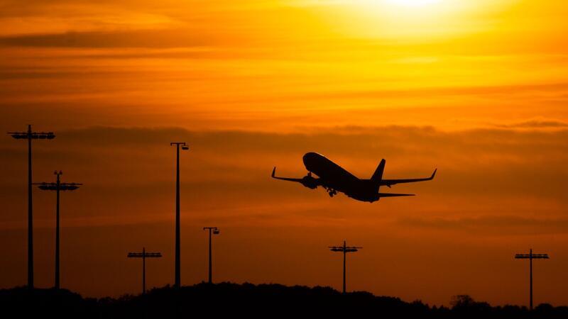 Mit Beginn der Sommerferien rechnet der Flughafen Hamburg mit einem großen Andrang. 55 Airlines bieten von der Hansestadt aus mehr als 120 Direktziele.
