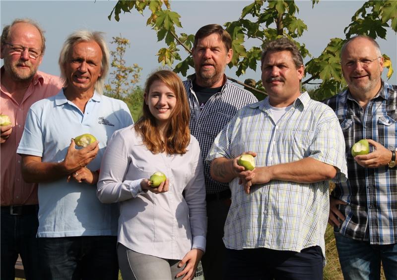 Mit Biss für Steinkirchen (von links): Jürgen Michaelis, Dr. Hergen Riedel, Lilli Jarck, Uwe Brümmer, Helmut Siebert, Andreas Ränger.