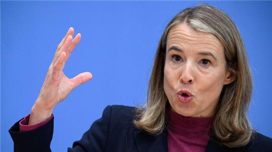 Mit Blick auf die schwache wirtschaftliche Entwicklung Deutschlands sagte die Ökonomin, die Zahlen deuteten auf eine technische Rezession hin.