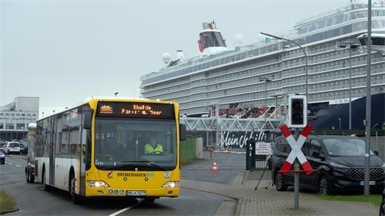 Mit Bussen wurden die Passagiere vom Bremerhaven Cruise Port zum Hauptbahnhof gebracht.