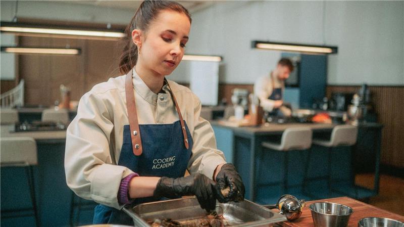 Romanze bei Rehragout: Die Telenovela aus der Luxusküche Mit „Die Cooking Academy“ versucht der Privatsender ab Montag einen Neuanfang - und tischt sein Vorabend-Rezept gleich mehrfach auf.