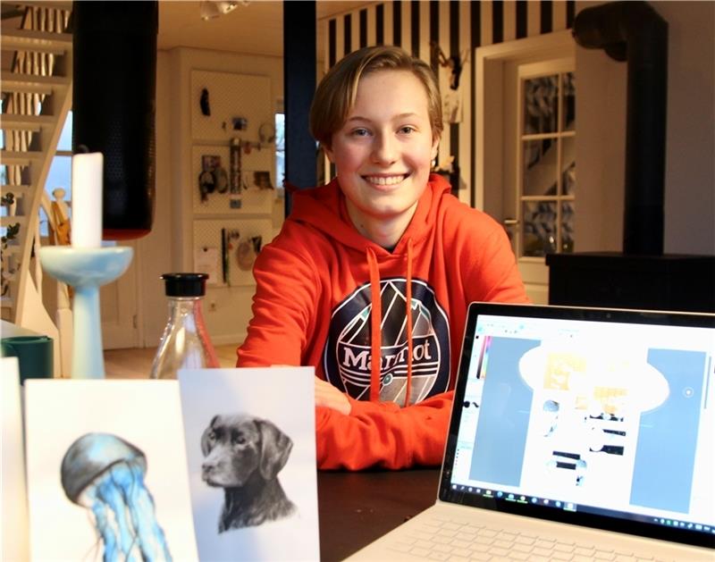Mit Haar-Pinsel auf Aquarellpapier und mit Apple-Pencil am I-Pad: Mia Ernst .  Foto: Richter