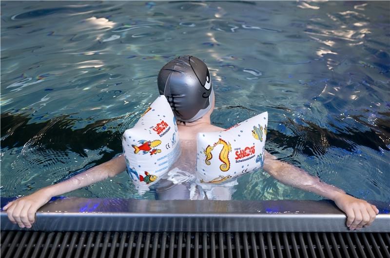 Mit Hilfe des Projekts „ Buxtehude schwimmt “ sollten die Kinder schwimmen lernen, die in der Corona-Zeit keinen Schwimmkurs machen konnten (Symbolbild). Foto: Sven Hoppe/dpa