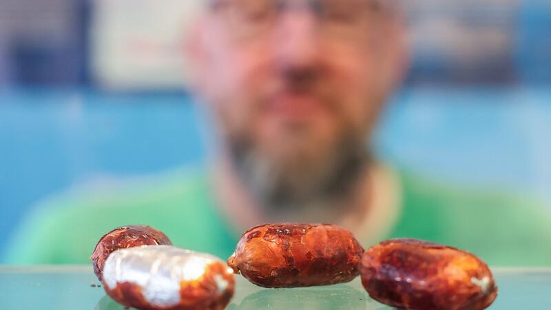 Mit Kokain gefüllte Kondome aus dem Körper eines Schmugglers. 