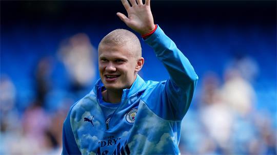 Mit Kurzhaarschnitt lief Erling Haaland für Manchester City beim Saisonauftakt auf.