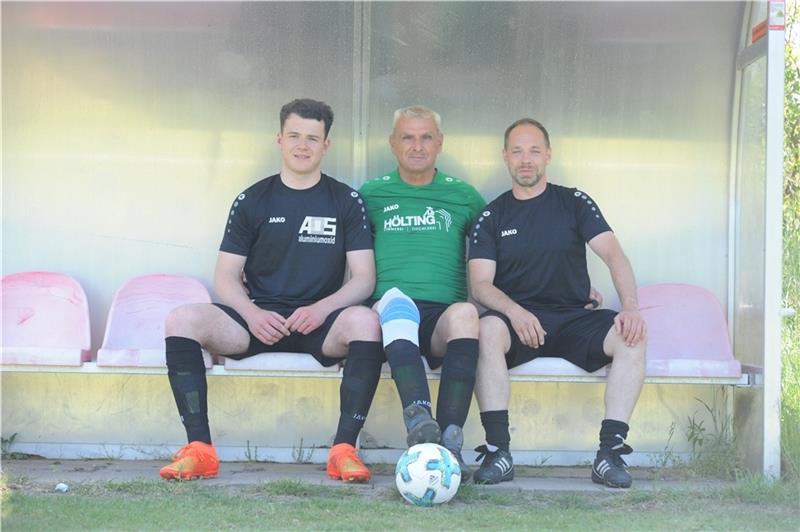 Mit Louis von Ahnen, Manfred „Goofy“ Koslowski und Daniel Wessels standen für den SV Burweg Fußballer aus drei Generationen auf dem Platz.