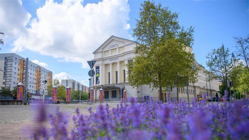 Mit Opernhaus und Schauspiel bietet das Theater Magdeburg mehrere Sparten an. (Archivbild) 