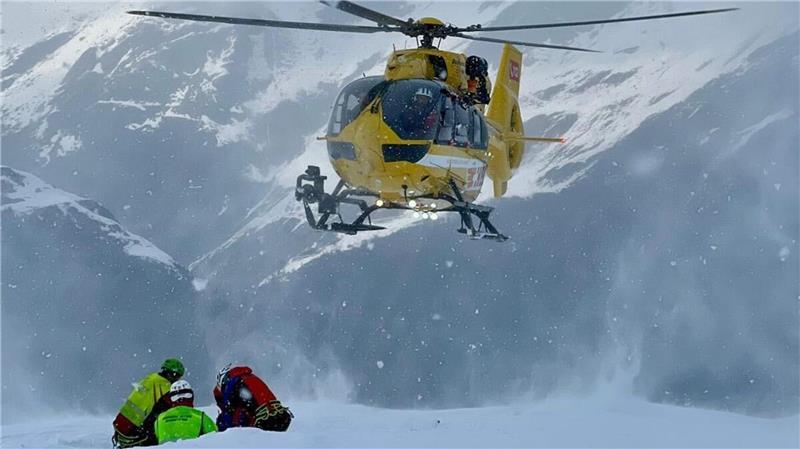 Mit Rettungshubschraubern wurden die Verletzten ausgeflogen.