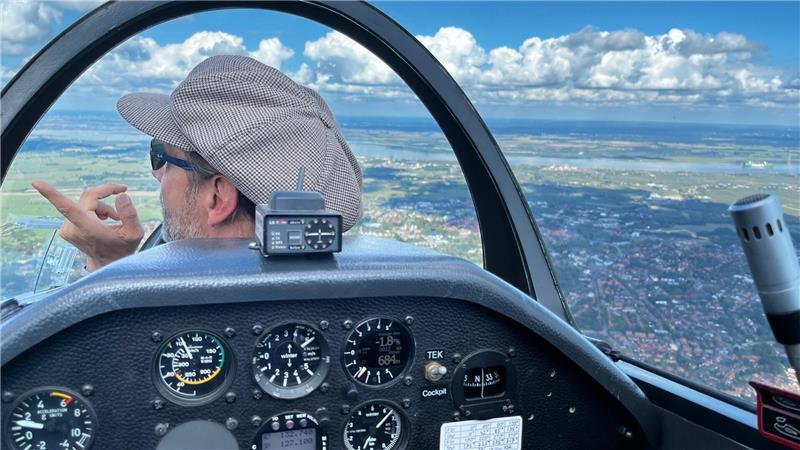 Mit 14 schon Segelflieger: Auf den Spuren von Günther Groenhoff Mit Segelflieger Christian Ückert über Stade.