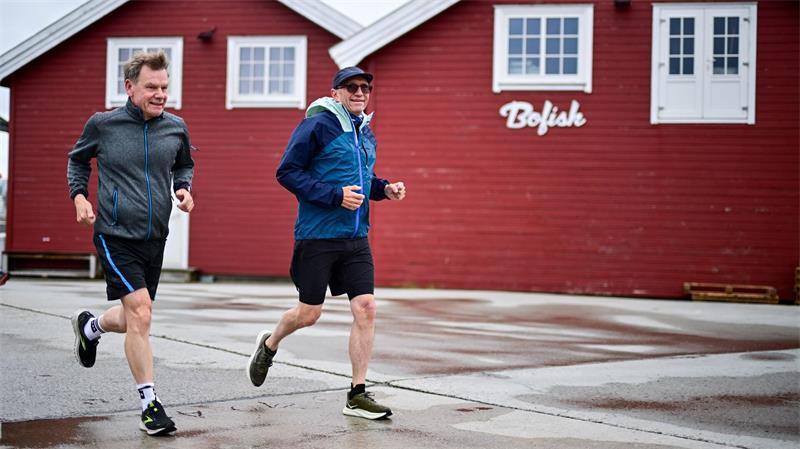 Mit Sport in den Tag: Wadephul beim Joggen