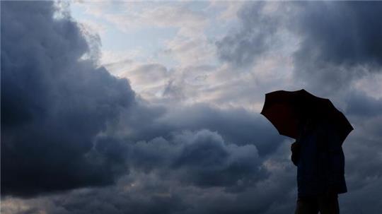 Mit Tief „Viktor“ zieht von Südwesten her regnerisches Wetter auf.