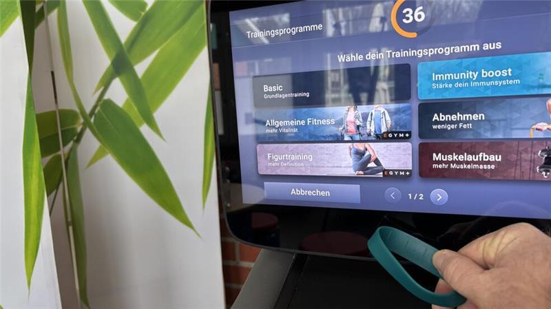 Mit Transponder ins richtige Fitnessprogramm: Wenn das Gebäude fertig ist, sollen auch Frühaufsteher vor der Arbeit mit Hilfe dieses Armbands alleine die Tür zum Training öffnen können.